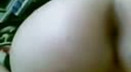 ژاپنی های پنهانی شیر را در یک بوکاکی دریافت می کنند