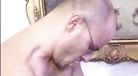 نوجوان سیاه و سفید مورد آزار قرار گرفته توسط سیاه و سفید