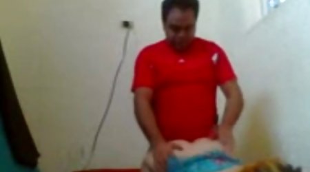 شلاق زدن خواهر او به دلیل شلخته دوست دارد به سخت فاک