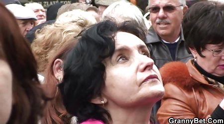 جوانان بالغ بزرگ مجبور به خورد دیک