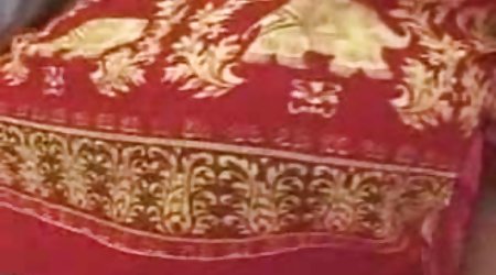 گربه مطیع مفتخر است که توسط دوست پسر او به عنوان یک شلخته مورد استفاده قرار گیرد